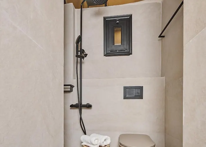 Semesterbostad Elyn House *