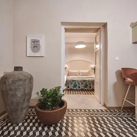 Elyn House *